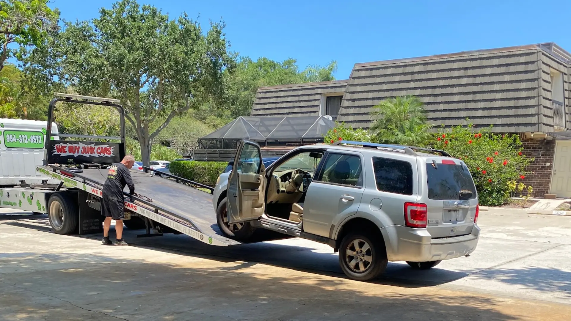 Junk car removal in West Palm Beach, FL by Junk Cars Yard